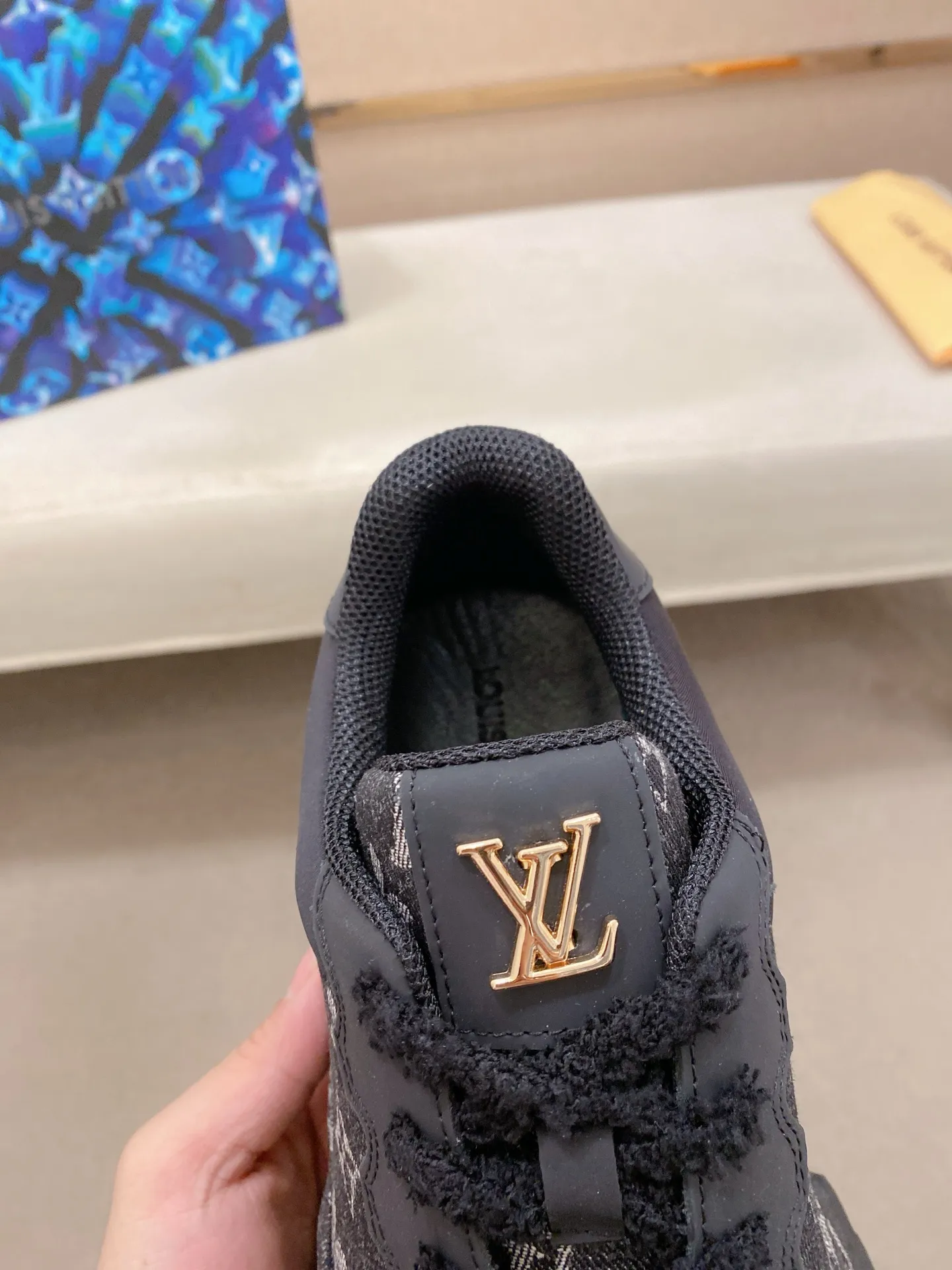 Factory price 600💰 Louis Vuitton (Louis Vuitton/lv) official website 1:1 copy 👊🏻Upper 🇮🇹Imported cowhide🇩🇪Lining imported breathable mesh lining. The original outsole is molded to reflect the identity of every man, and the upper foot is elegant and stable🚶🏻🚶🏻The high-end custom counter original replica📯The shoe last remains unchanged regardless of wind and rain, and can withstand the verification of time🔍️,🔵 Size: 39-45. Can be customized 38-46 non-refundable and non-exchangeable!